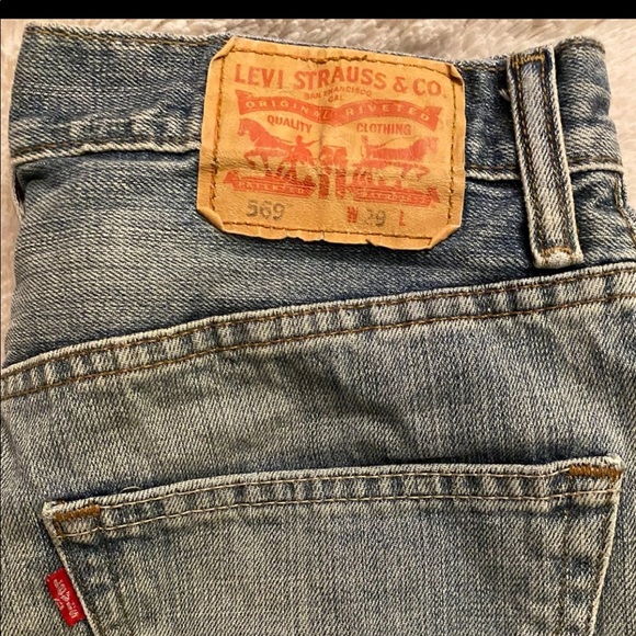 ❌SOLD❌ denim blue levi’s shorts - Picture 5 of 7